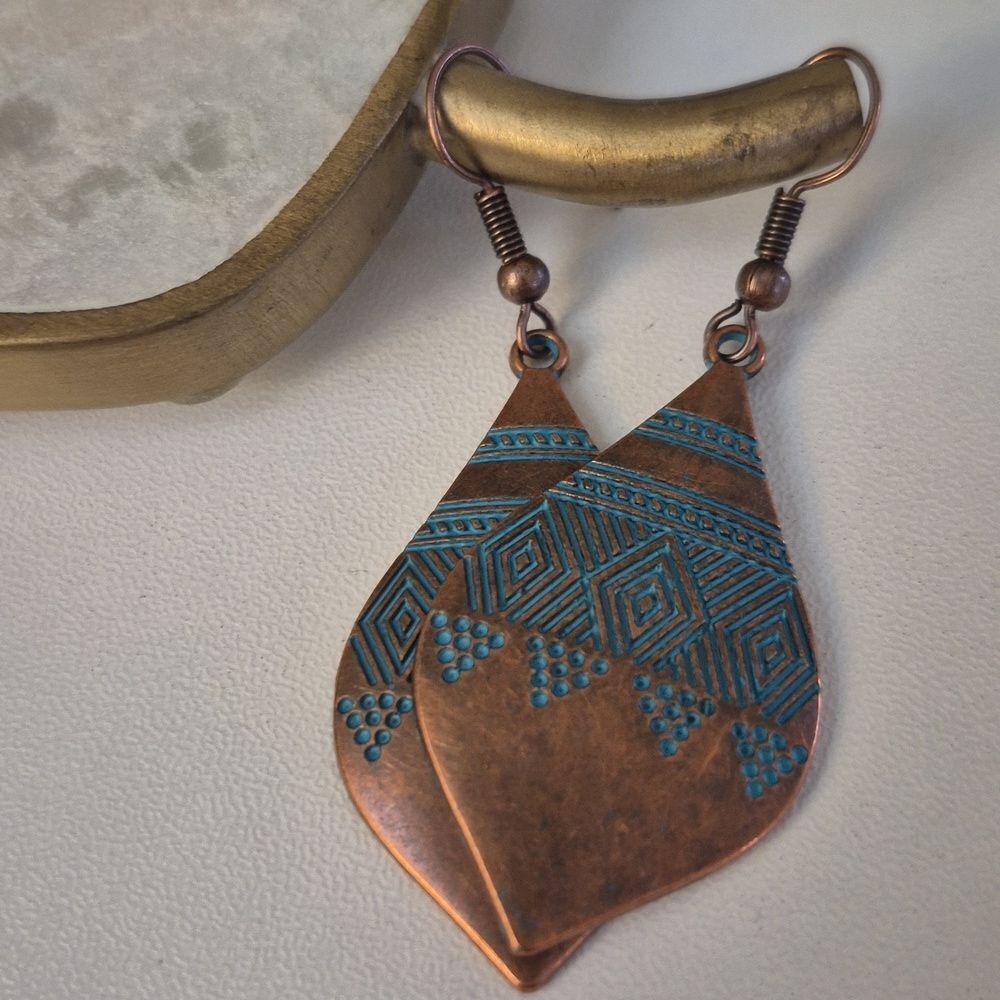♡♡♡ Drop Ornament Earrings Rustic Copper Tone Teal Accent Western Jewelry - Picture 6 of 6